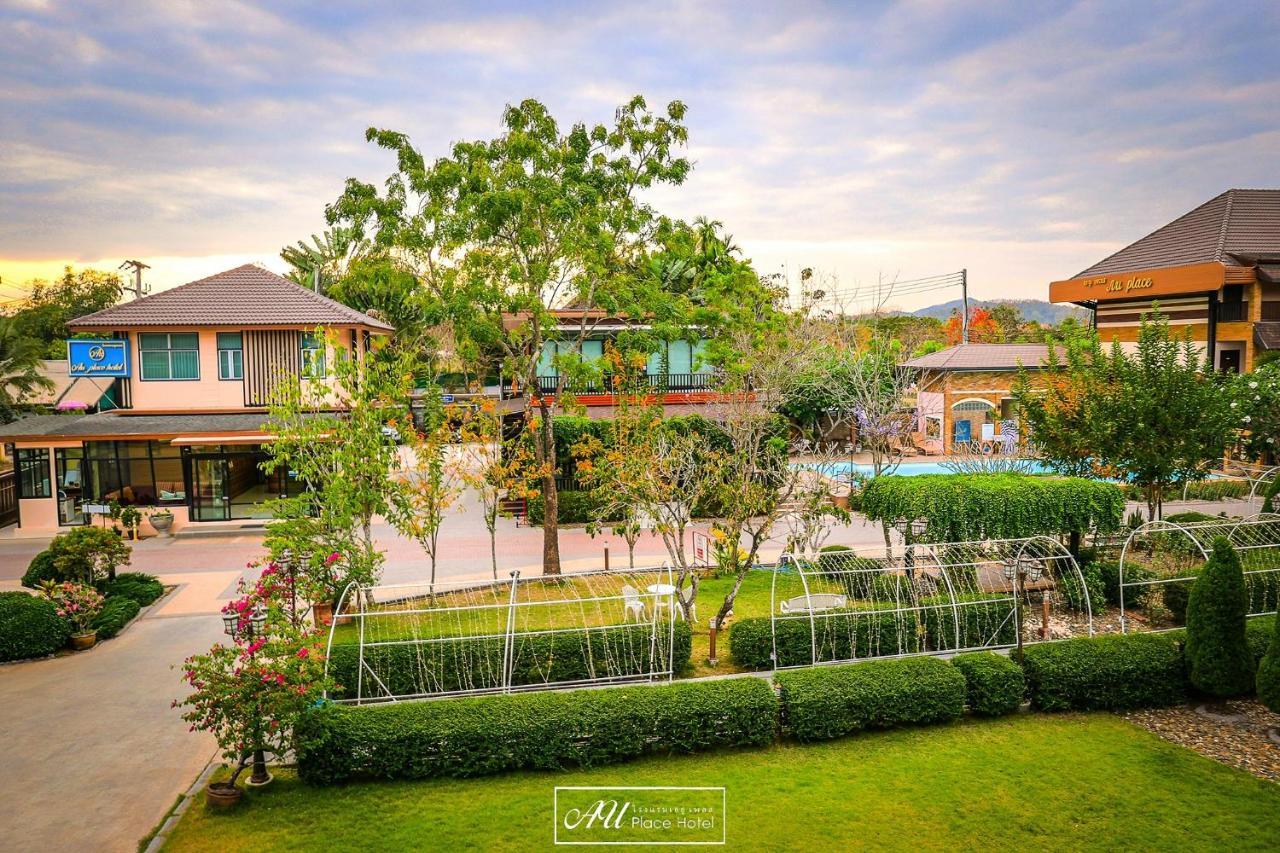 Au Place Hotel Лоеи Екстериор снимка